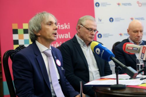 Konferencja prasowa przed 20. edycją Festiwalu (Collegium Maximum UMK, 20.04.2022).  [fot. Andrzej Romański] zdjęcie reportażowe z wydarzenia festiwalowego. Kliknij, aby powiększyć zdjęcie