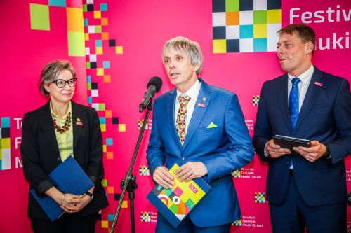 Konferencja prasowa 24. TFNiS 2026 (Biblioteka Uniwersytecka, 9.04.2026).  [fot. Andrzej Romański] zdjęcie reportażowe z wydarzenia festiwalowego. Kliknij, aby powiększyć zdjęcie