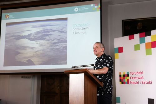TFNIS 2025 dzień 2 (26.04.2025).  [fot. Mikołaj Kuras, Andrzej Romański, Adam Zakrzewski] zdjęcie reportażowe z wydarzenia festiwalowego. Kliknij, aby powiększyć zdjęcie