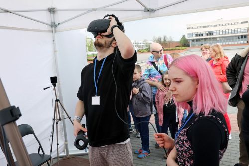 Dzień 3 (24.04.2023, fot. Andrzej Romański, Adam Zakrzewski).  zdjęcie reportażowe z wydarzenia festiwalowego. Kliknij, aby powiększyć zdjęcie