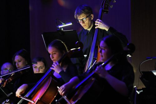 TFNIS 2025 dzień 1 - inauguracja i spektakl muzyczny "Księżniczka Czardasza" w Auli UMK.  [fot. Andrzej Romański] zdjęcie reportażowe z wydarzenia festiwalowego. Kliknij, aby powiększyć zdjęcie