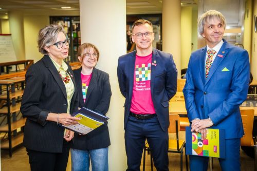 Konferencja prasowa 24. TFNiS 2026 (Biblioteka Uniwersytecka, 9.04.2026).  [fot. Andrzej Romański] zdjęcie reportażowe z wydarzenia festiwalowego. Kliknij, aby powiększyć zdjęcie