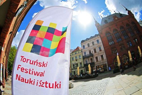 Dzień 3 TFNiS 2026 (26.04.2026).  [fot. Mikołaj Kuras, Andrzej Romański, Adam Zakrzewski] zdjęcie reportażowe z wydarzenia festiwalowego. Kliknij, aby powiększyć zdjęcie