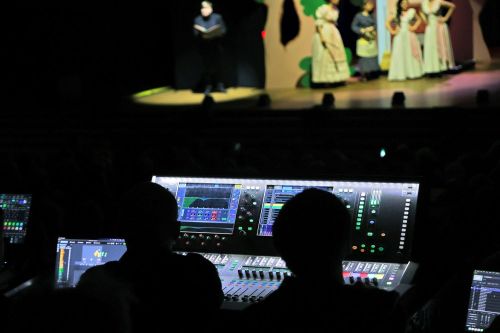 Inauguracja 24. TFNiS oraz spektakl muzyczny "Into The Woods" (Aula UMK, 24.04.2026).  [fot. Andrzej Romański] zdjęcie reportażowe z wydarzenia festiwalowego. Kliknij, aby powiększyć zdjęcie