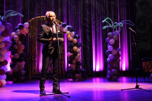 TFNIS 2025 dzień 1 - inauguracja i spektakl muzyczny "Księżniczka Czardasza" w Auli UMK.  [fot. Andrzej Romański] zdjęcie reportażowe z wydarzenia festiwalowego. Kliknij, aby powiększyć zdjęcie