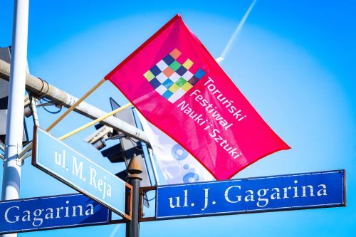 Festiwal widoczny w mieście! (24.04.2026).  [fot. Andrzej Romański] zdjęcie reportażowe z wydarzenia festiwalowego. Kliknij, aby powiększyć zdjęcie