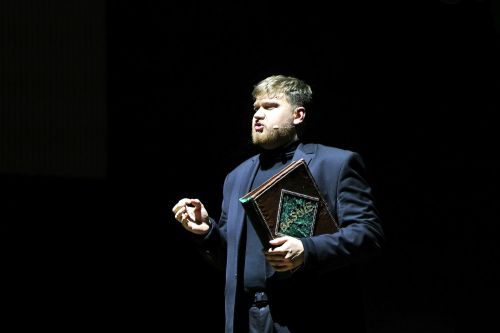 Inauguracja 24. TFNiS oraz spektakl muzyczny "Into The Woods" (Aula UMK, 24.04.2026).  [fot. Andrzej Romański] zdjęcie reportażowe z wydarzenia festiwalowego. Kliknij, aby powiększyć zdjęcie