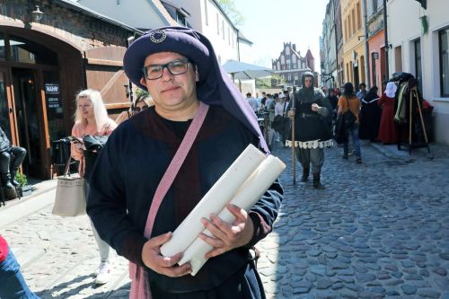 TFNiS dzień 1 (22.04.2023, fot. Andrzej Romański, Adam Zakrzewski).  zdjęcie reportażowe z wydarzenia festiwalowego. Kliknij, aby powiększyć zdjęcie