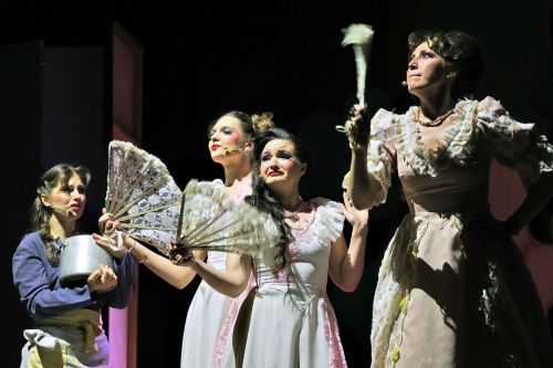 Inauguracja 24. TFNiS oraz spektakl muzyczny "Into The Woods" (Aula UMK, 24.04.2026).  [fot. Andrzej Romański] zdjęcie reportażowe z wydarzenia festiwalowego. Kliknij, aby powiększyć zdjęcie