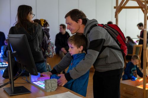 Dzień 2 TFNiS 2026 (25.04.2026).  [fot. Mikołaj Kuras, Andrzej Romański, Adam Zakrzewski] zdjęcie reportażowe z wydarzenia festiwalowego. Kliknij, aby powiększyć zdjęcie