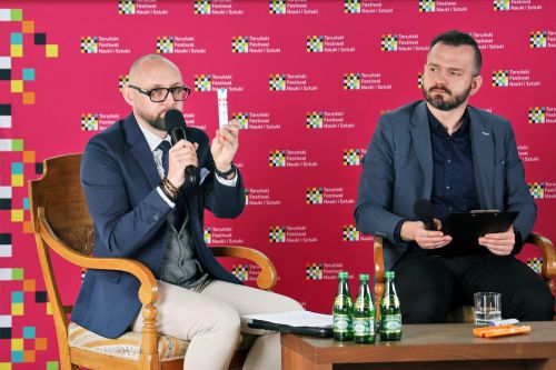 Dzień 2 TFNiS 2026 (25.04.2026).  [fot. Mikołaj Kuras, Andrzej Romański, Adam Zakrzewski] zdjęcie reportażowe z wydarzenia festiwalowego. Kliknij, aby powiększyć zdjęcie