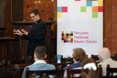 TFNiS dzień 1 (22.04.2023, fot. Andrzej Romański, Adam Zakrzewski).  zdjęcie reportażowe z wydarzenia festiwalowego. Kliknij, aby powiększyć zdjęcie