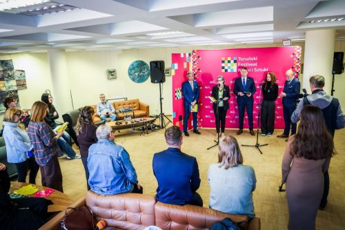 Konferencja prasowa 24. TFNiS 2026 (Biblioteka Uniwersytecka, 9.04.2026).  [fot. Andrzej Romański] zdjęcie reportażowe z wydarzenia festiwalowego. Kliknij, aby powiększyć zdjęcie