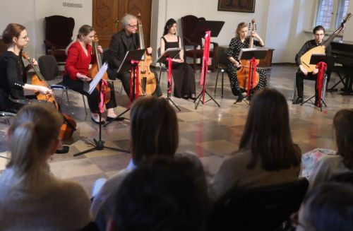 Dzień 2 (23.04.2023, fot. Andrzej Romański, Adam Zakrzewski).  zdjęcie reportażowe z wydarzenia festiwalowego. Kliknij, aby powiększyć zdjęcie
