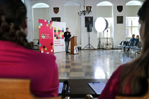 Dzień 3 TFNiS 2026 (26.04.2026).  [fot. Mikołaj Kuras, Andrzej Romański, Adam Zakrzewski] zdjęcie reportażowe z wydarzenia festiwalowego. Kliknij, aby powiększyć zdjęcie