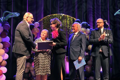 TFNIS 2025 dzień 1 - inauguracja i spektakl muzyczny "Księżniczka Czardasza" w Auli UMK.  [fot. Andrzej Romański] zdjęcie reportażowe z wydarzenia festiwalowego. Kliknij, aby powiększyć zdjęcie