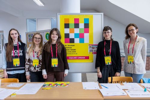 Dzień 2 TFNiS 2026 (25.04.2026).  [fot. Mikołaj Kuras, Andrzej Romański, Adam Zakrzewski] zdjęcie reportażowe z wydarzenia festiwalowego. Kliknij, aby powiększyć zdjęcie