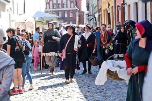 TFNiS dzień 1 (22.04.2023, fot. Andrzej Romański, Adam Zakrzewski).  zdjęcie reportażowe z wydarzenia festiwalowego. Kliknij, aby powiększyć zdjęcie