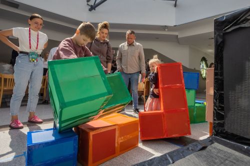 TFNIS 2025 dzień 2 (26.04.2025).  [fot. Mikołaj Kuras, Andrzej Romański, Adam Zakrzewski] zdjęcie reportażowe z wydarzenia festiwalowego. Kliknij, aby powiększyć zdjęcie