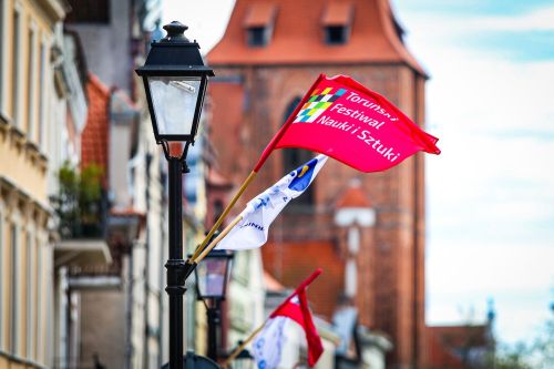 Festiwal widoczny w mieście! (24.04.2026).  [fot. Andrzej Romański] zdjęcie reportażowe z wydarzenia festiwalowego. Kliknij, aby powiększyć zdjęcie