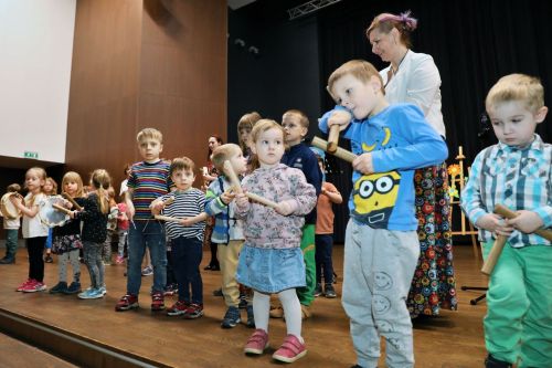 TFNiS dzień 1 (22.04.2023, fot. Andrzej Romański, Adam Zakrzewski).  zdjęcie reportażowe z wydarzenia festiwalowego. Kliknij, aby powiększyć zdjęcie