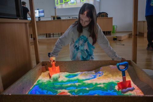 TFNIS 2025 dzień 2 (26.04.2025).  [fot. Mikołaj Kuras, Andrzej Romański, Adam Zakrzewski] zdjęcie reportażowe z wydarzenia festiwalowego. Kliknij, aby powiększyć zdjęcie