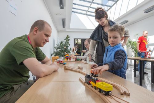 TFNIS 2025 dzień 2 (26.04.2025).  [fot. Mikołaj Kuras, Andrzej Romański, Adam Zakrzewski] zdjęcie reportażowe z wydarzenia festiwalowego. Kliknij, aby powiększyć zdjęcie