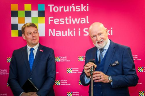 Konferencja prasowa 24. TFNiS 2026 (Biblioteka Uniwersytecka, 9.04.2026).  [fot. Andrzej Romański] zdjęcie reportażowe z wydarzenia festiwalowego. Kliknij, aby powiększyć zdjęcie