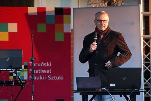 TFNiS 2022 - dzień 1 (22.04.2022).  [fot. Andrzej Romański i Adam Zakrzewski] zdjęcie reportażowe z wydarzenia festiwalowego. Kliknij, aby powiększyć zdjęcie