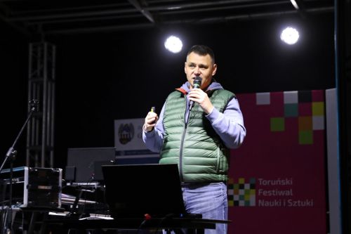 TFNiS 2022 - dzień 1 (22.04.2022).  [fot. Andrzej Romański i Adam Zakrzewski] zdjęcie reportażowe z wydarzenia festiwalowego. Kliknij, aby powiększyć zdjęcie