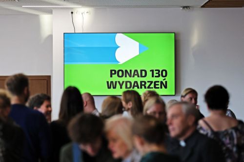 TFNIS 2025 dzień 1 - inauguracja i spektakl muzyczny "Księżniczka Czardasza" w Auli UMK.  [fot. Andrzej Romański] zdjęcie reportażowe z wydarzenia festiwalowego. Kliknij, aby powiększyć zdjęcie