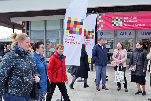 Inauguracja 24. TFNiS oraz spektakl muzyczny "Into The Woods" (Aula UMK, 24.04.2026).  [fot. Andrzej Romański] zdjęcie reportażowe z wydarzenia festiwalowego. Kliknij, aby powiększyć zdjęcie