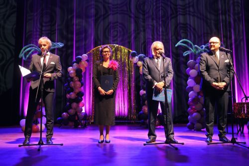 TFNIS 2025 dzień 1 - inauguracja i spektakl muzyczny "Księżniczka Czardasza" w Auli UMK.  [fot. Andrzej Romański] zdjęcie reportażowe z wydarzenia festiwalowego. Kliknij, aby powiększyć zdjęcie