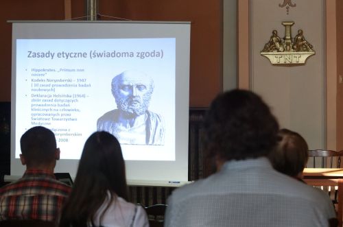 TFNiS dzień 1 (22.04.2023, fot. Andrzej Romański, Adam Zakrzewski).  zdjęcie reportażowe z wydarzenia festiwalowego. Kliknij, aby powiększyć zdjęcie