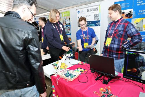 Dzień 2 TFNiS 2026 (25.04.2026).  [fot. Mikołaj Kuras, Andrzej Romański, Adam Zakrzewski] zdjęcie reportażowe z wydarzenia festiwalowego. Kliknij, aby powiększyć zdjęcie