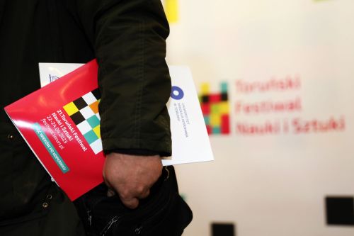 Konferencja prasowa 21. TFNiS (18.04.2023, Collegium Maximum UMK).  [fot. Andrzej Romański] zdjęcie reportażowe z wydarzenia festiwalowego. Kliknij, aby powiększyć zdjęcie
