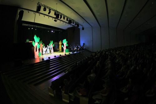 Inauguracja 24. TFNiS oraz spektakl muzyczny "Into The Woods" (Aula UMK, 24.04.2026).  [fot. Andrzej Romański] zdjęcie reportażowe z wydarzenia festiwalowego. Kliknij, aby powiększyć zdjęcie