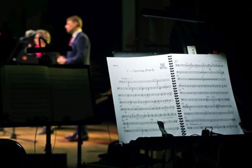 Inauguracja 24. TFNiS oraz spektakl muzyczny "Into The Woods" (Aula UMK, 24.04.2026).  [fot. Andrzej Romański] zdjęcie reportażowe z wydarzenia festiwalowego. Kliknij, aby powiększyć zdjęcie