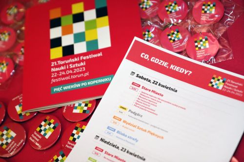 Konferencja prasowa 21. TFNiS (18.04.2023, Collegium Maximum UMK).  [fot. Andrzej Romański] zdjęcie reportażowe z wydarzenia festiwalowego. Kliknij, aby powiększyć zdjęcie