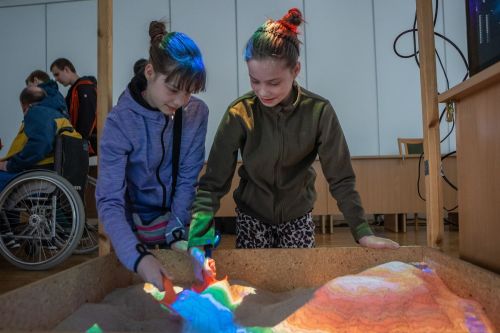 TFNIS 2025 dzień 2 (26.04.2025).  [fot. Mikołaj Kuras, Andrzej Romański, Adam Zakrzewski] zdjęcie reportażowe z wydarzenia festiwalowego. Kliknij, aby powiększyć zdjęcie