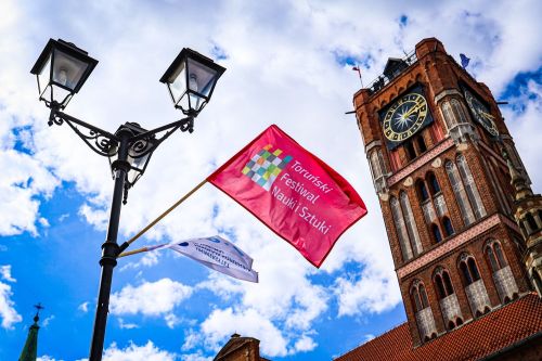Festiwal widoczny w mieście! (24.04.2026).  [fot. Andrzej Romański] zdjęcie reportażowe z wydarzenia festiwalowego. Kliknij, aby powiększyć zdjęcie