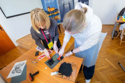 Dzień 3 TFNiS 2026 (26.04.2026).  [fot. Mikołaj Kuras, Andrzej Romański, Adam Zakrzewski] zdjęcie reportażowe z wydarzenia festiwalowego. Kliknij, aby powiększyć zdjęcie