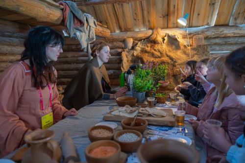 Dzień 4 TFNiS 2026 (27.04.2026).  [fot. Mikołaj Kuras, Andrzej Romański, Adam Zakrzewski] zdjęcie reportażowe z wydarzenia festiwalowego. Kliknij, aby powiększyć zdjęcie