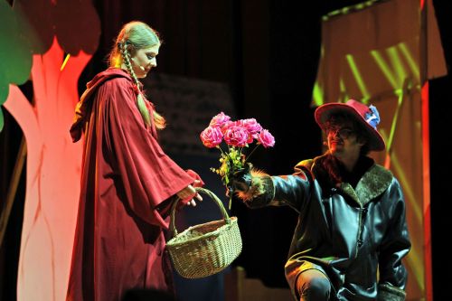 Inauguracja 24. TFNiS oraz spektakl muzyczny "Into The Woods" (Aula UMK, 24.04.2026).  [fot. Andrzej Romański] zdjęcie reportażowe z wydarzenia festiwalowego. Kliknij, aby powiększyć zdjęcie