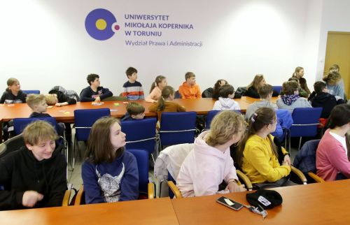 TFNiS 2022 - dzień 1 (22.04.2022).  [fot. Andrzej Romański i Adam Zakrzewski] zdjęcie reportażowe z wydarzenia festiwalowego. Kliknij, aby powiększyć zdjęcie