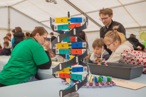 TFNIS 2025 dzień 3 (27.04.2025).  [fot. Mikołaj Kuras, Andrzej Romański, Adam Zakrzewski] zdjęcie reportażowe z wydarzenia festiwalowego. Kliknij, aby powiększyć zdjęcie