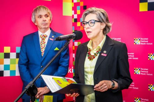 Konferencja prasowa 24. TFNiS 2026 (Biblioteka Uniwersytecka, 9.04.2026).  [fot. Andrzej Romański] zdjęcie reportażowe z wydarzenia festiwalowego. Kliknij, aby powiększyć zdjęcie