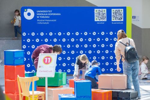 Dzień 2 TFNiS 2026 (25.04.2026).  [fot. Mikołaj Kuras, Andrzej Romański, Adam Zakrzewski] zdjęcie reportażowe z wydarzenia festiwalowego. Kliknij, aby powiększyć zdjęcie