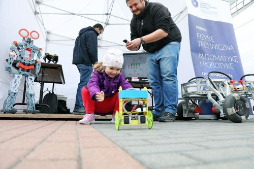 TFNiS 2022 - dzień 1 (22.04.2022).  [fot. Andrzej Romański i Adam Zakrzewski] zdjęcie reportażowe z wydarzenia festiwalowego. Kliknij, aby powiększyć zdjęcie