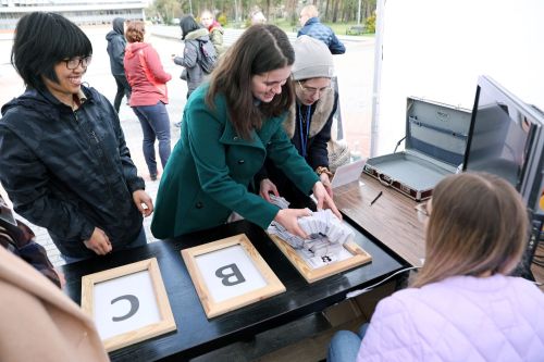 TFNiS 2022 - dzień 1 (22.04.2022).  [fot. Andrzej Romański i Adam Zakrzewski] zdjęcie reportażowe z wydarzenia festiwalowego. Kliknij, aby powiększyć zdjęcie